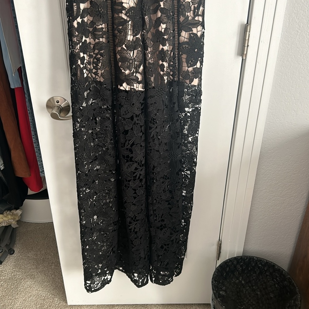 Alice and Olivia Chels deep V lace jumpsuit - Picture 3 of 14